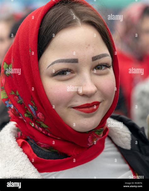 Beautiful Russian girl in Russian folk costume. Russian style ...