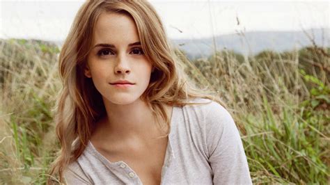 [100+] Emma Watson Wallpapers | Wallpapers.com