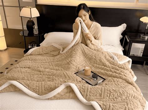 How to Fix Sherpa Blankets (Refluff & Restore Softness) - Casa & Beyond