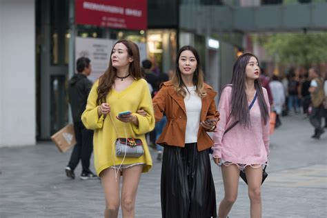 Selected Street Shots - Sisters with Sexy Legs - V2PH