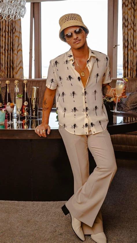 BRUNO MARS | 70s fashion men, Party outfit men, 70s inspired outfits