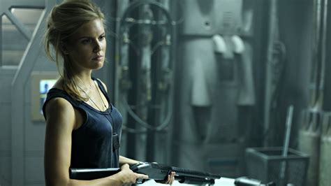 Lockout 4K Ultra HD Movie Wallpaper: Intense Futuristic Action Scene