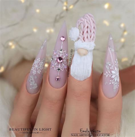 25 Best Christmas Nail Art to Inspire You