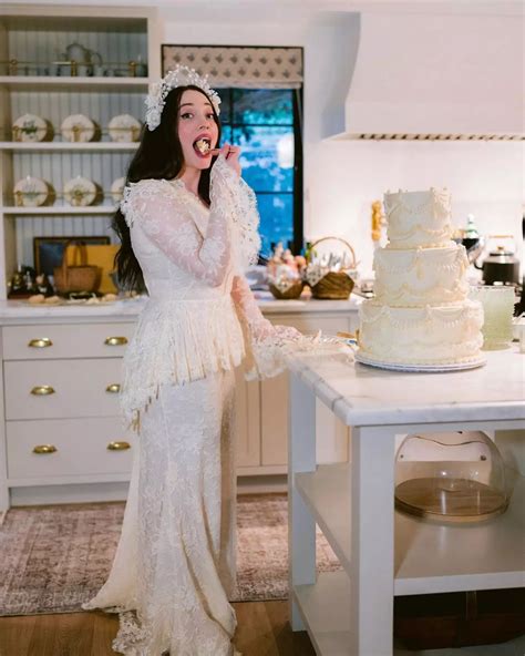 Kat Dennings Measurements, Bio, Height, Weight, Shoe and Bra Size