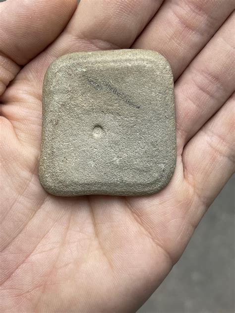 Is this natural or an artifact? Found in a stream bed in Indiana. : r/Arrowheads