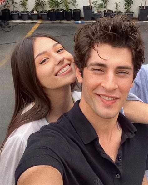 Duy Beni 😩🖤 | Couples poses for pictures, Cute couples, Mirror selfie ...