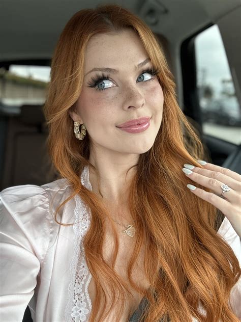 Elly Clutch (Элли Клатч): биография актрисы и модели