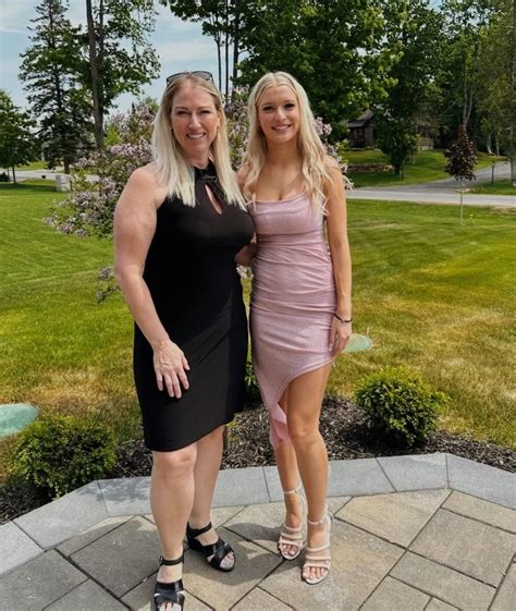 Mother/daughter : r/SFWPickOne