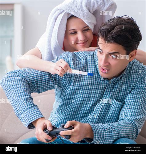 Wife and husband looking at pregnancy test Stock Photo - Alamy