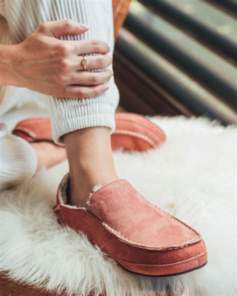 Best Slippers With Arch Support for Men & Women – OluKai