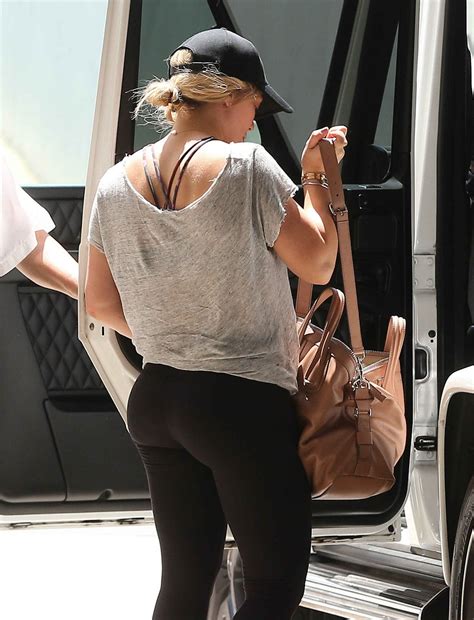 Hilary Duff Booty in Tights Out in Beverly Hills, July 29, 2016 ...