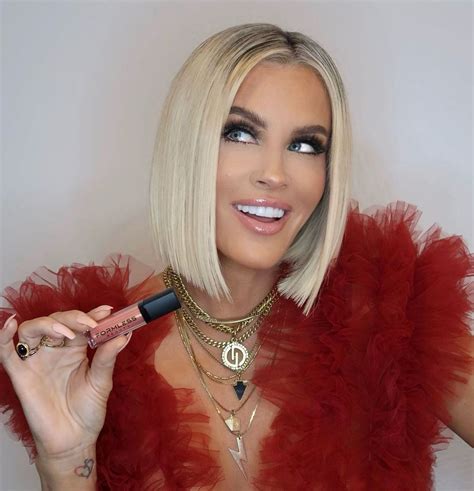 Jenny McCarthy and husband Donnie Wahlberg pose nude for beauty campaign - Big World Tale