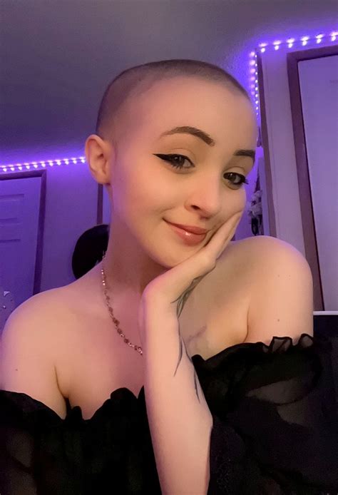 OnlyFans model diagnosed with bone cancer still makes £66,000 a year | The Independent