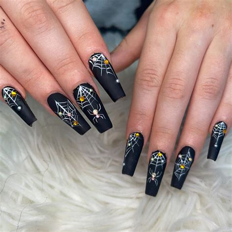 26 Chic Black Matte Nail Designs Are Both Timeless and Trendy