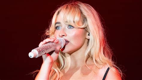 Sabrina Carpenter Freaks Out Onstage During Pyrotechnics Display