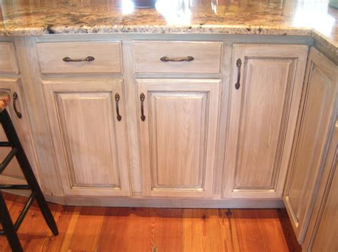 Bringing Timeless Beauty To Your Kitchen With Pickled Oak Cabinets ...