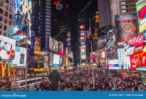Times Square,New York editorial image. Image of people - 36931220