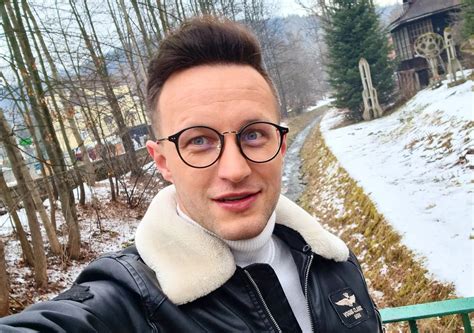 Jak dobrze znasz Kubę Urbańskiego z zespołu Playboys?! Zobacz czego nie wiesz o wokaliście disco ...