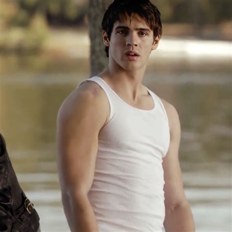 S4 Jeremy Gilbert | The vampire diaries jeremy, Steven mcqueen, Vampire ...