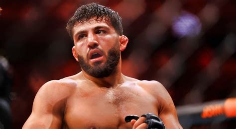 Shara Bullet’s Coach Believes Arman Tsarukyan Has No Chance In A Muay ...