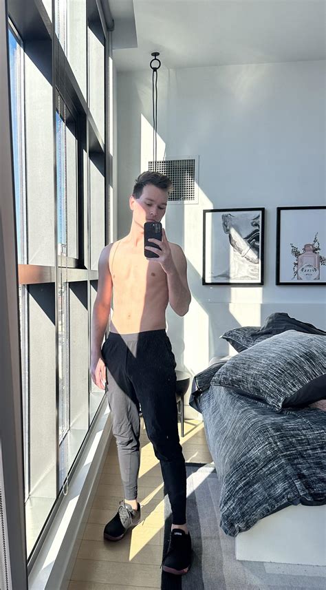 First Ab Workout 2023 : r/twinks