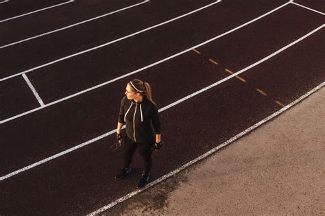 The 10 Best Shoes for Walking on Concrete in 2022