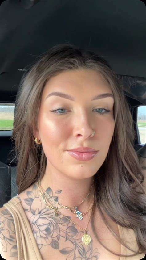 Miya Acacia (@miyaacacia) • Instagram photos and videos