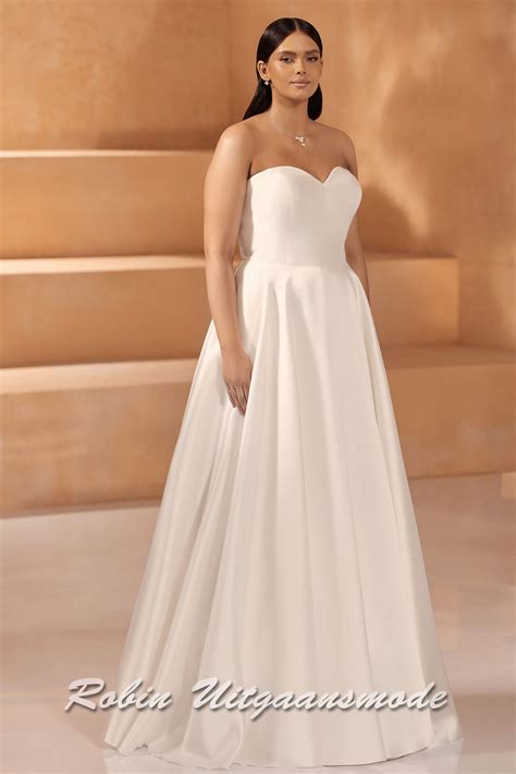 Strapless wedding dress with heart shape top, in plus size