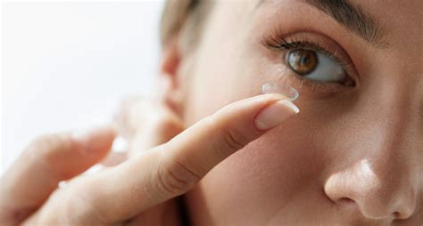 Can you shower with contact lenses in? | Lentiamo