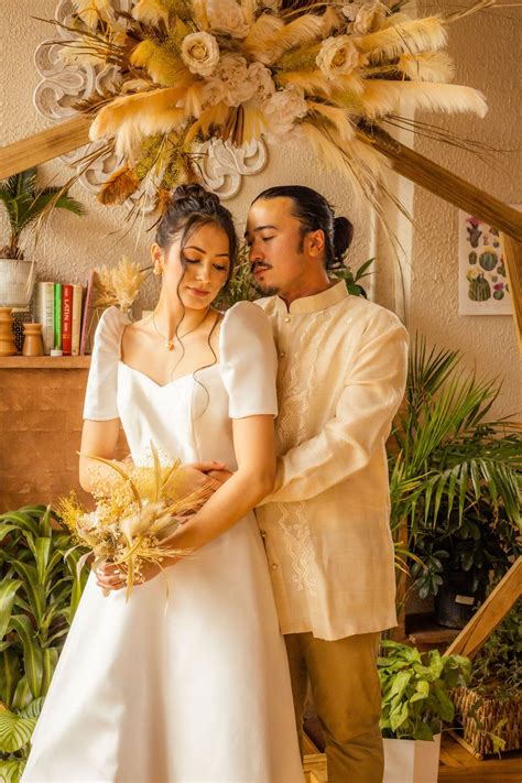 Traditional filipiniana wedding dress | Beachweddingtips.com