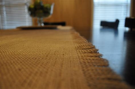 How To Get Wrinkles Out Of Burlap Table Runners | Storables