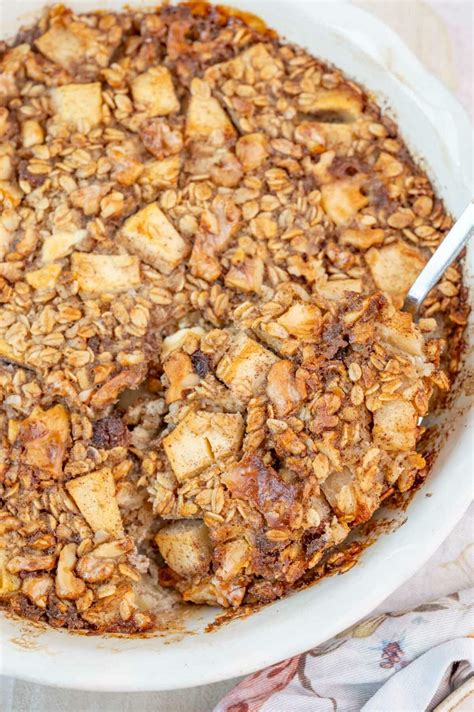 Apple Baked Oatmeal - Everyday Delicious