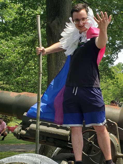 I an the Wizard Of Gay. Pay me coin and I will give you your future : r/lgbt