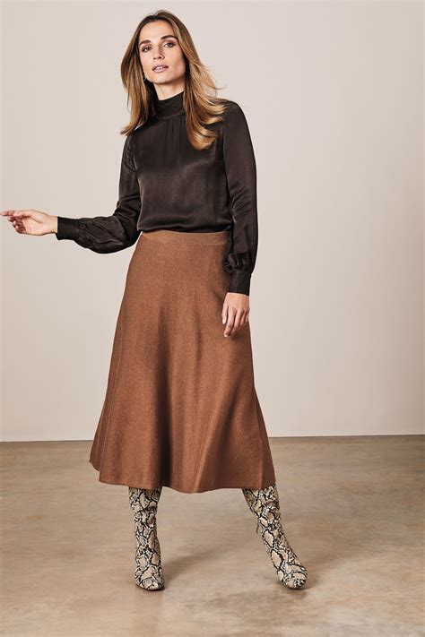 How To Wear A Flair Skirt at Tia Thomas blog