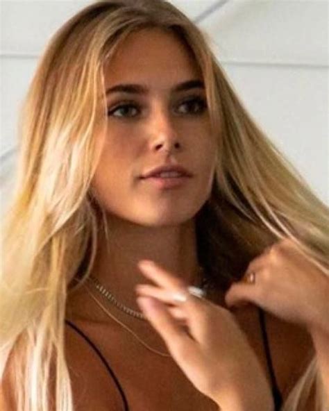 Clara chia marti zodiac sign - Zodiacstock.com
