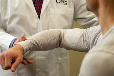 Triceps Tendonitis Symptoms & Treatment | MD West ONE