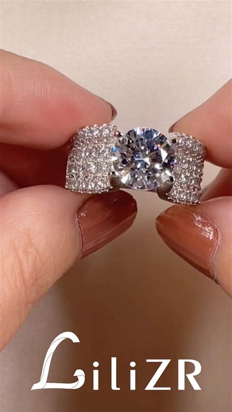 Round cut engagement ring – Artofit