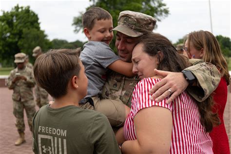 Soldiers Coming Home To Kids