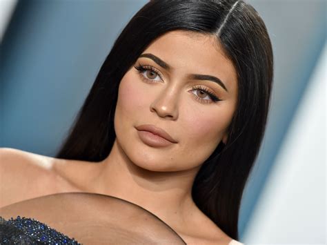 How To Do Ur Makeup Like Kylie Jenner | Saubhaya Makeup