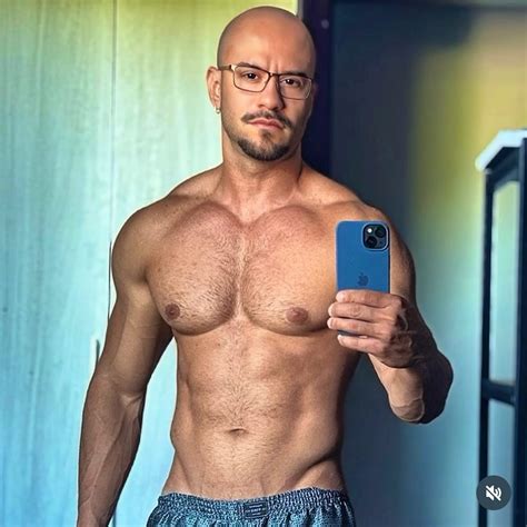 Sexy Bald Men (@sexy_bald_men) • Instagram photos and videos