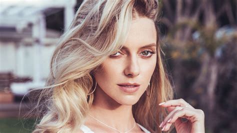 Elle Evans Elle Evans Bio, Net Worth, Height, Weight, Boyfriend ...