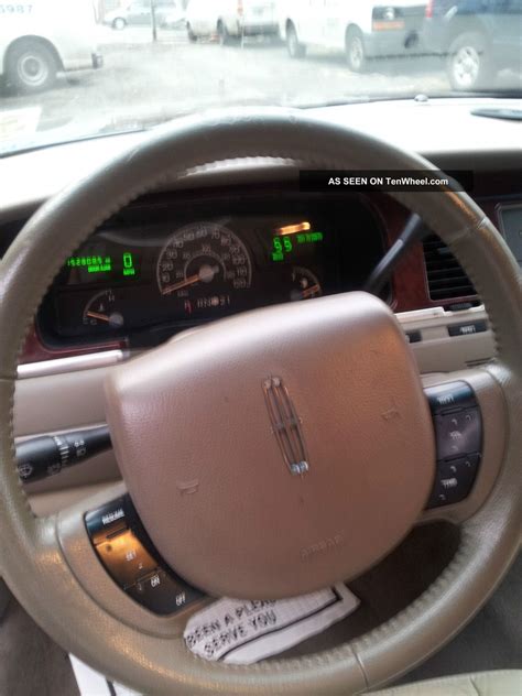 2005 Lincoln Town Car Signature Sedan 4 - Door 4. 6l