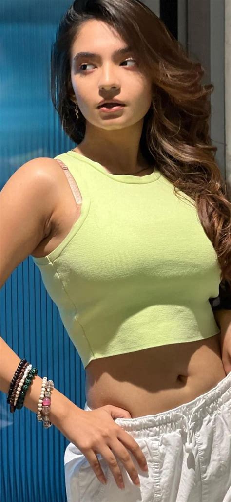 Damn sexy figure of Anushka Sen : r/faptodesiactress