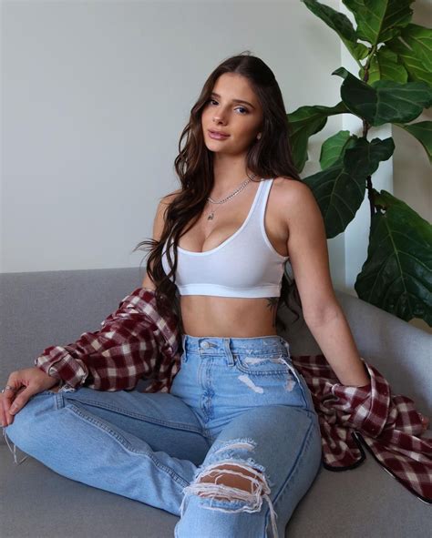 Star TikTok and Instagram model sells pics on OnlyFans to help pay her parents' rent, and has ...