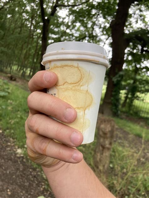 Why can’t they make a takeaway coffee cup that doesn’t leak coffee EVERYWHERE? : r/BadDesigns