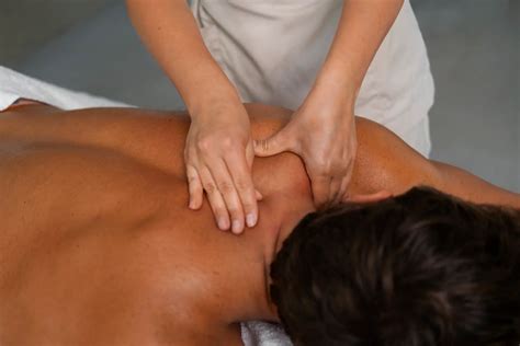 Deep Tissue Massage in Ferndale, MI: Benefits, Detox & Couples Massage