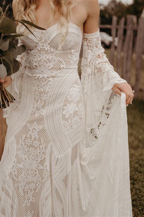 Dreamy Boho Outdoor Wedding At Historic London Town // Maryland Wedding Photographer | Earthy ...