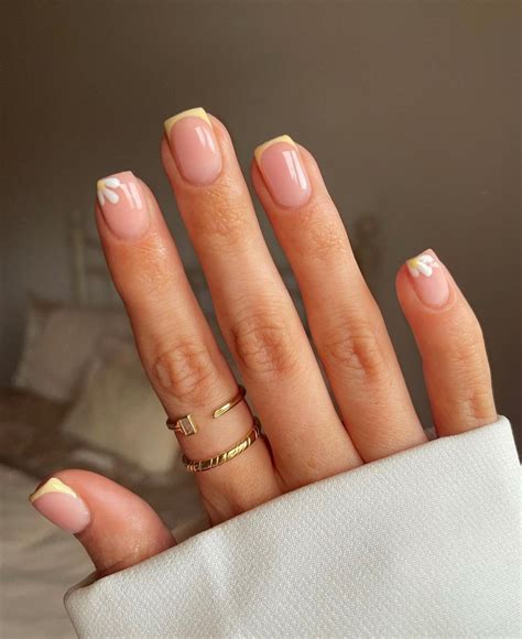 26 Classy Short Nail Designs To Try in 2026 - Stolen Inspiration
