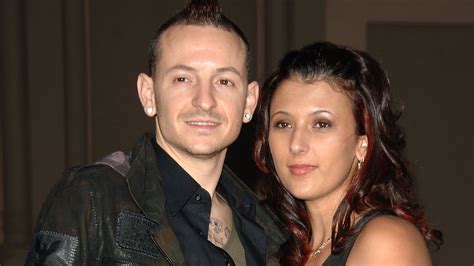 1. Bilder: Chesters (†41) Witwe zeigt sich öffentlich