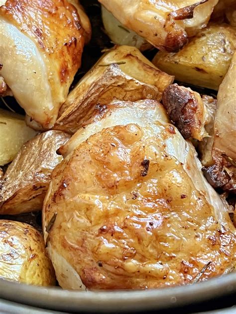 Air Fryer Chicken Thighs, Crispy and Juicy - Made with Potatoes ...